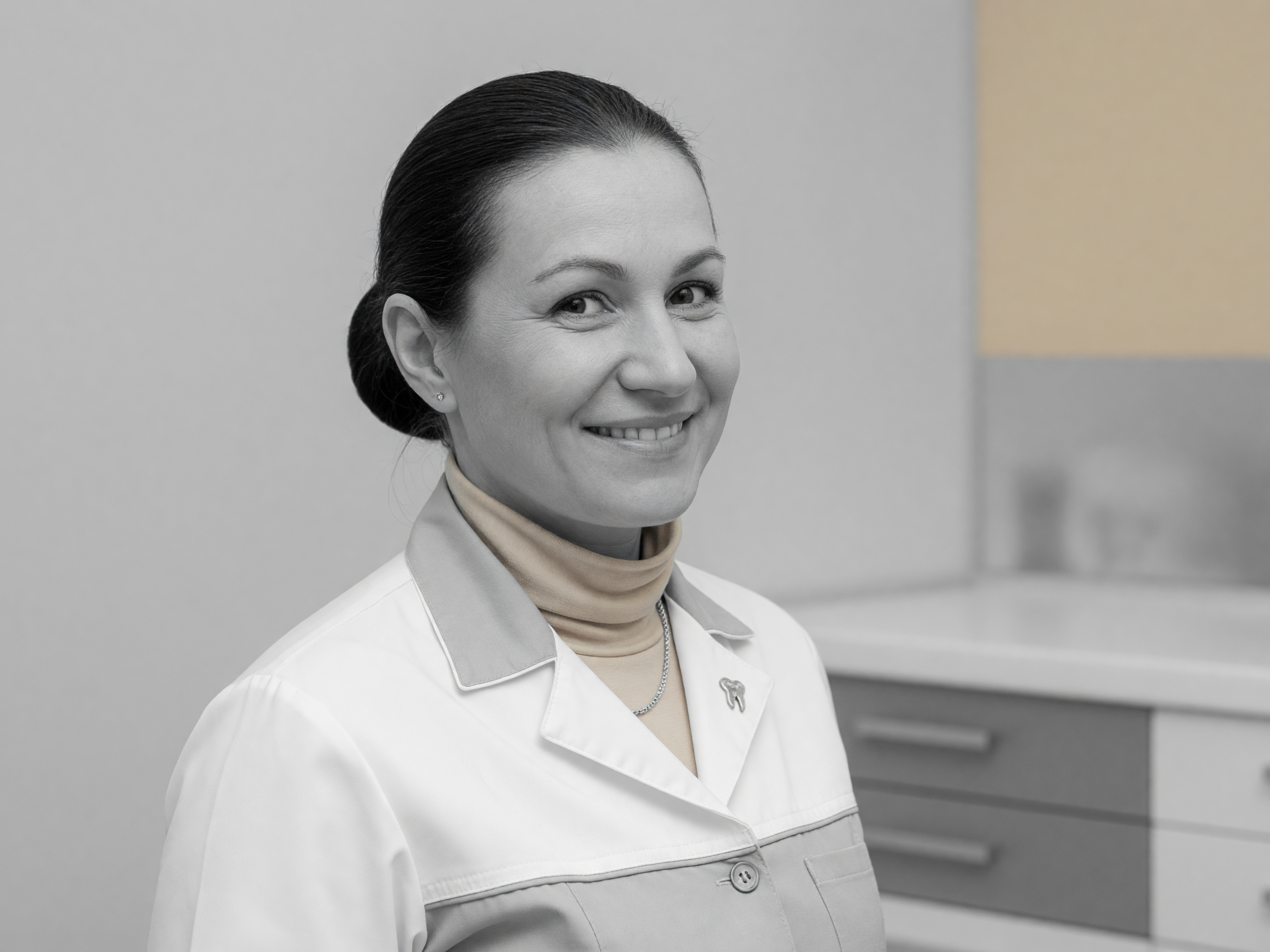 Cuidado experto en implantes y periodoncia